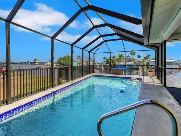 2480 Bayshore DR, MATLACHA, FL 33993