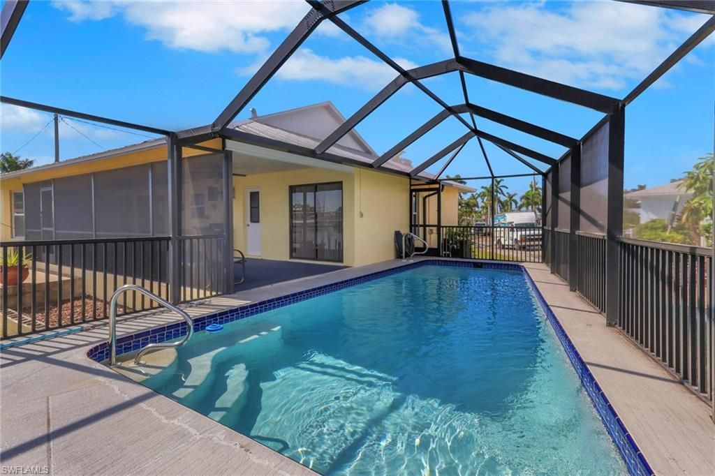 2480 Bayshore Dr, Matlacha, FL 33993 Photo