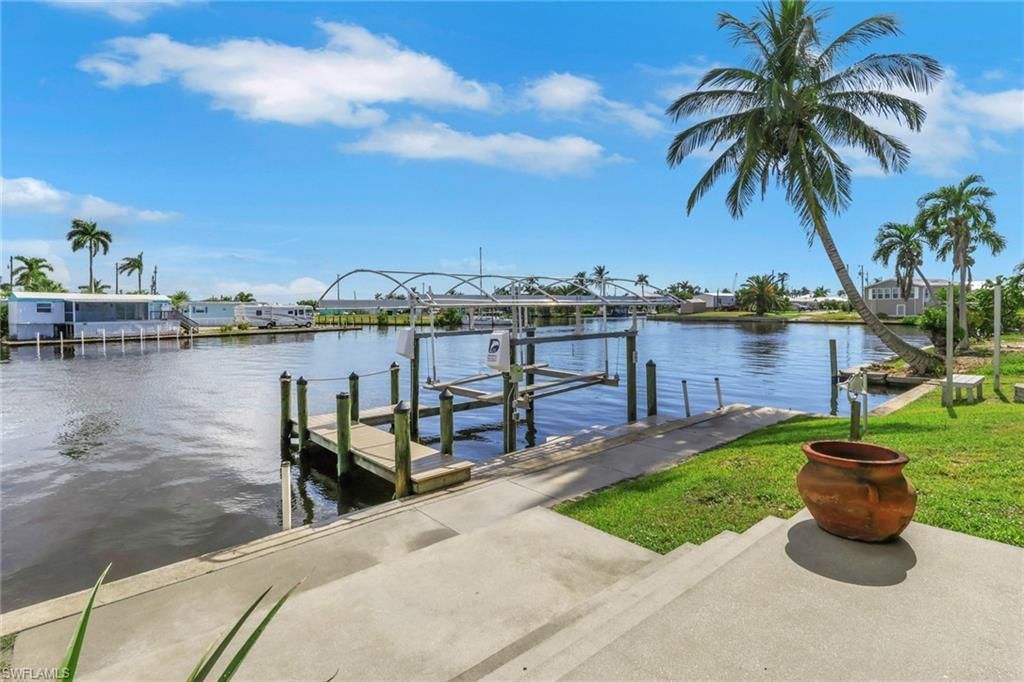 2480 Bayshore Dr, Matlacha, FL 33993 Photo