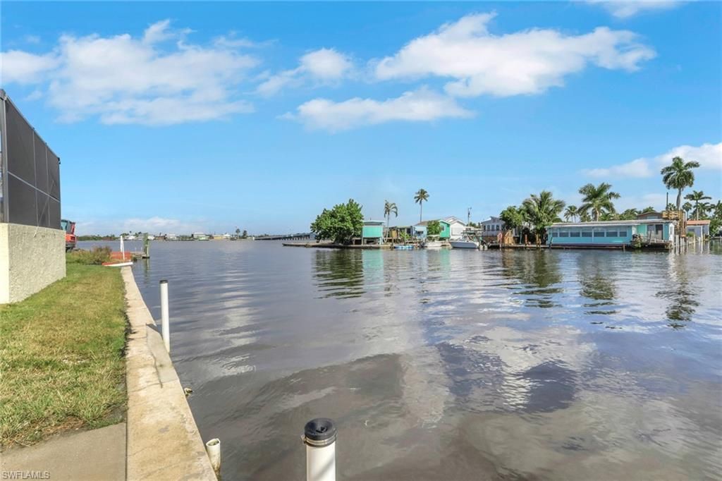 2480 Bayshore Dr, Matlacha, FL 33993 Photo