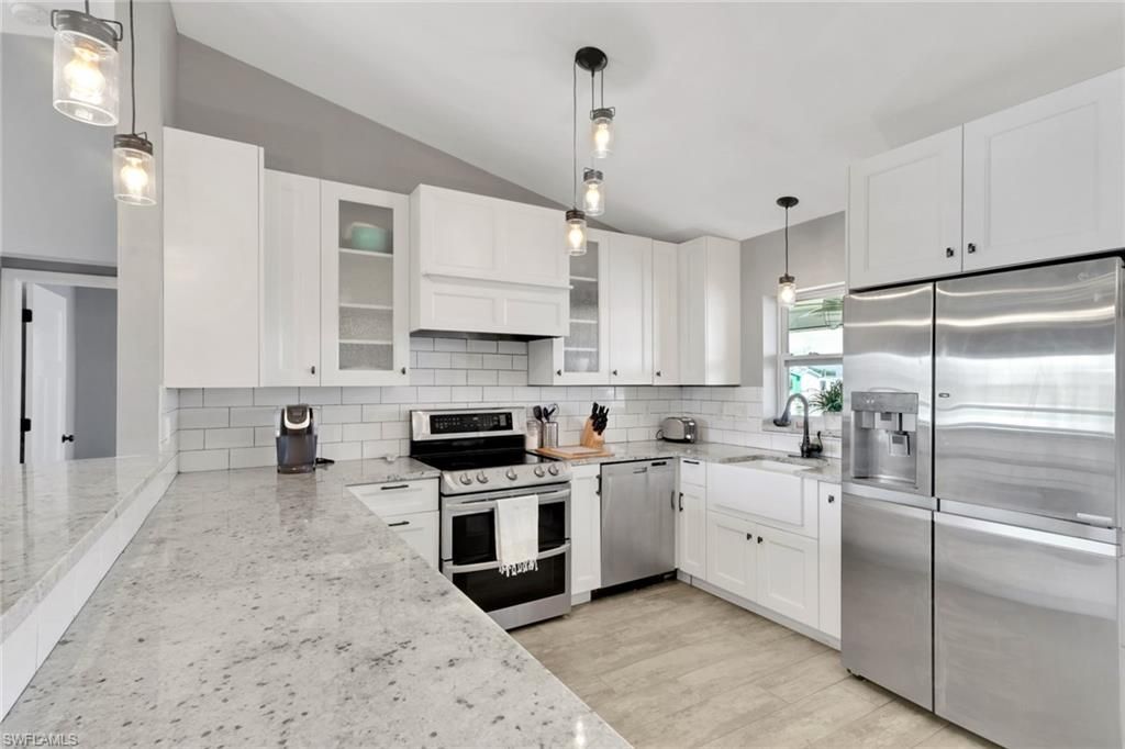 2480 Bayshore Dr, Matlacha, FL 33993 Photo