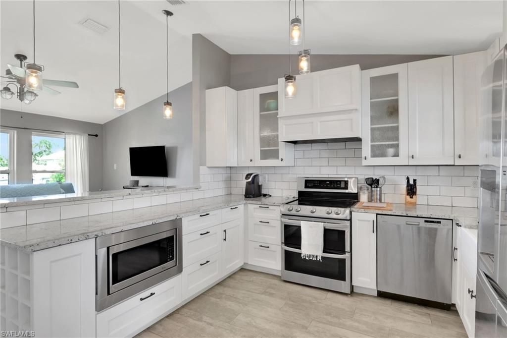 2480 Bayshore Dr, Matlacha, FL 33993 Photo