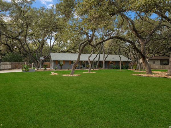 207 Zornia Dr., Castle Hills, TX 78213