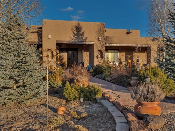 16 Via De Estrellas, Unit A, Santa Fe, NM 87506