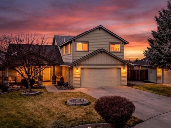 2240 NW Oak Court, Redmond, OR 97756