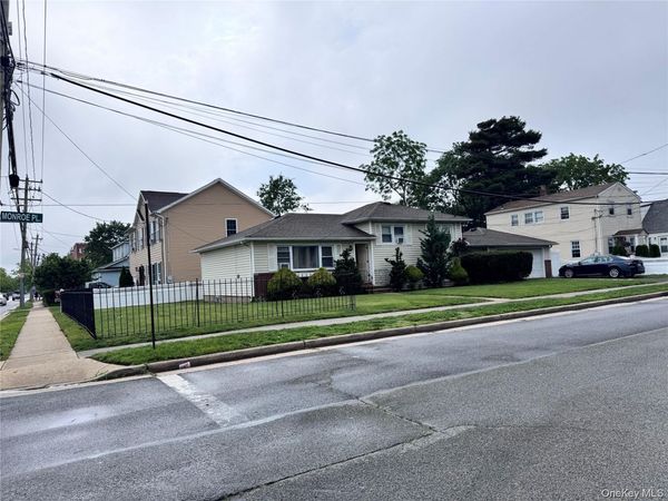 36 Monroe Place , Hempstead, NY 11550