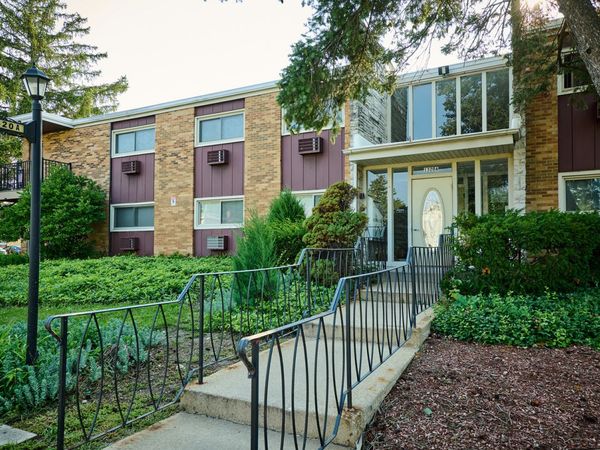 1320A Lore Lane, Unit 101, Lombard, IL 60148