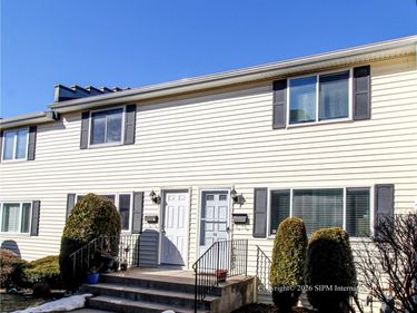 47 Stoneledge Court, Buffalo, NY 14221