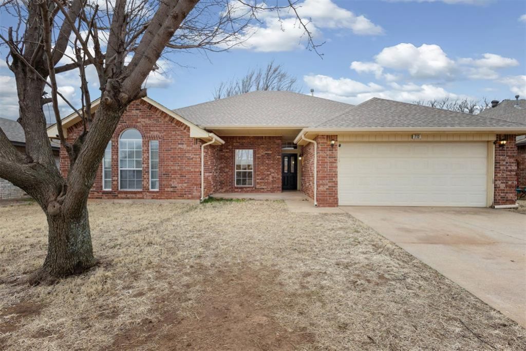713 Cactus Court, Yukon, OK 73099 Main Photo