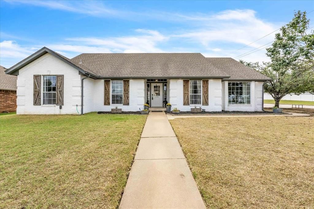 1301 Manchester Drive, Shawnee, OK 74804 Main Photo