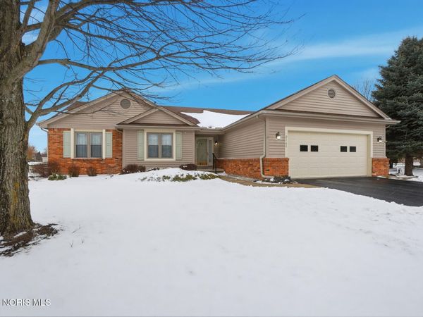 2165 Glenacres Court, Maumee, OH 43537