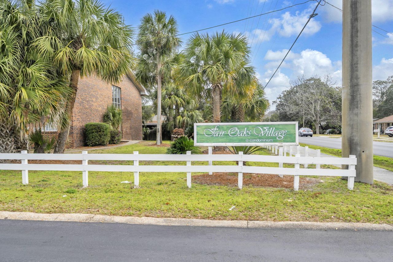 615 Colonial Drive, Unit 1, Fort Walton Beach, FL 32547 Main Photo