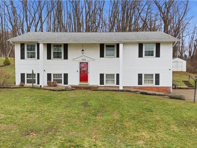 702 Perry Drive NW, Canton, OH 44708 Photo 1