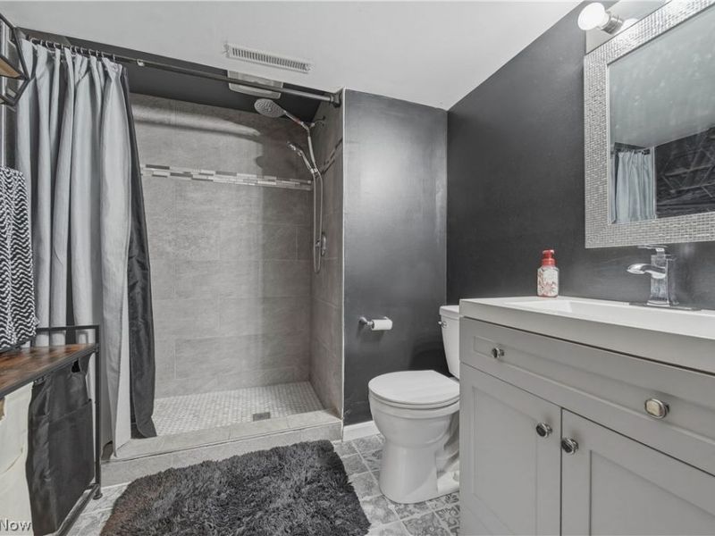 702 Perry Drive NW, Canton, OH 44708 Photo 16