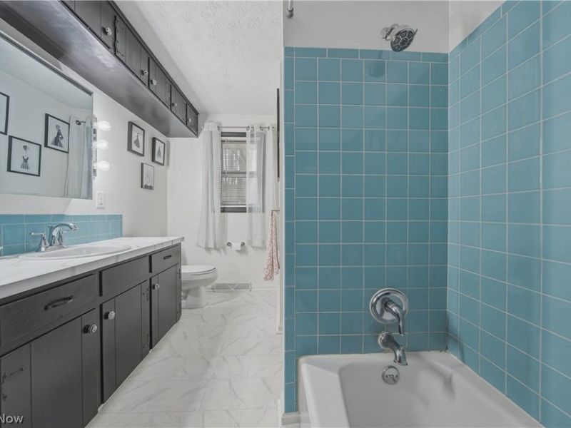 702 Perry Drive NW, Canton, OH 44708 Photo 17