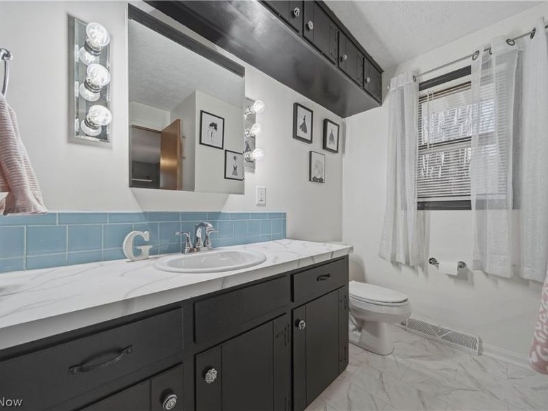 702 Perry Drive NW, Canton, OH 44708 Photo 18