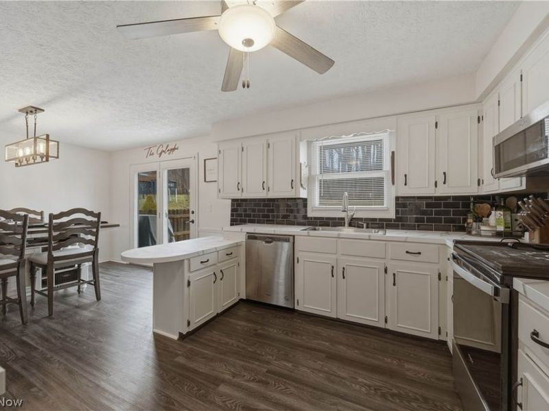 702 Perry Drive NW, Canton, OH 44708 Photo 6