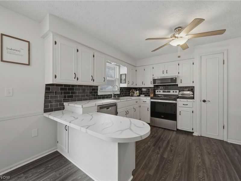 702 Perry Drive NW, Canton, OH 44708 Photo 7