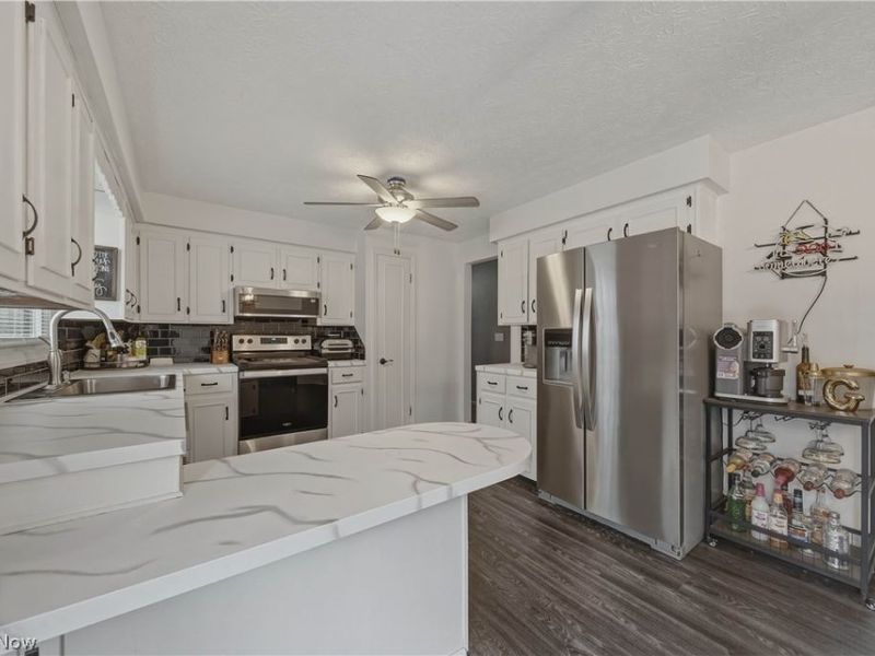 702 Perry Drive NW, Canton, OH 44708 Photo 8