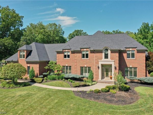 2120 Albertson Parkway, Cuyahoga Falls, OH 44223