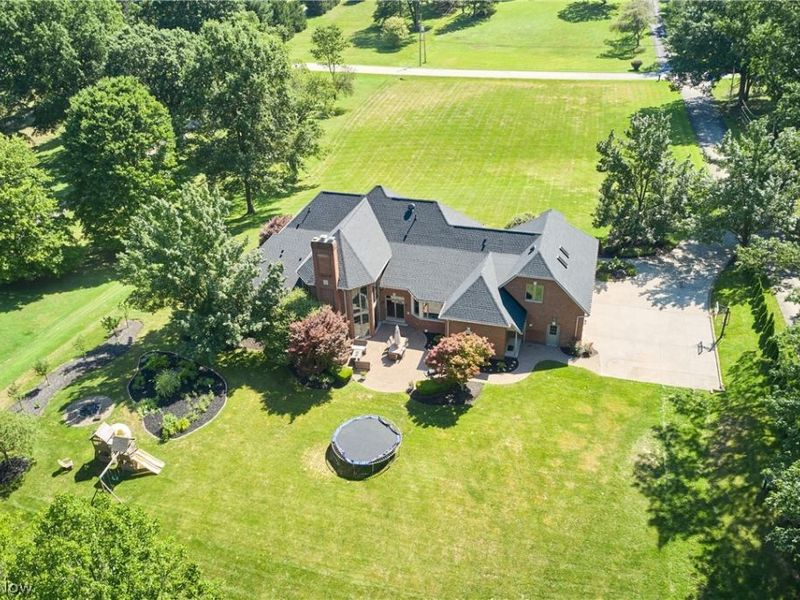 2120 Albertson Parkway, Cuyahoga Falls, OH 44223 Photo 2