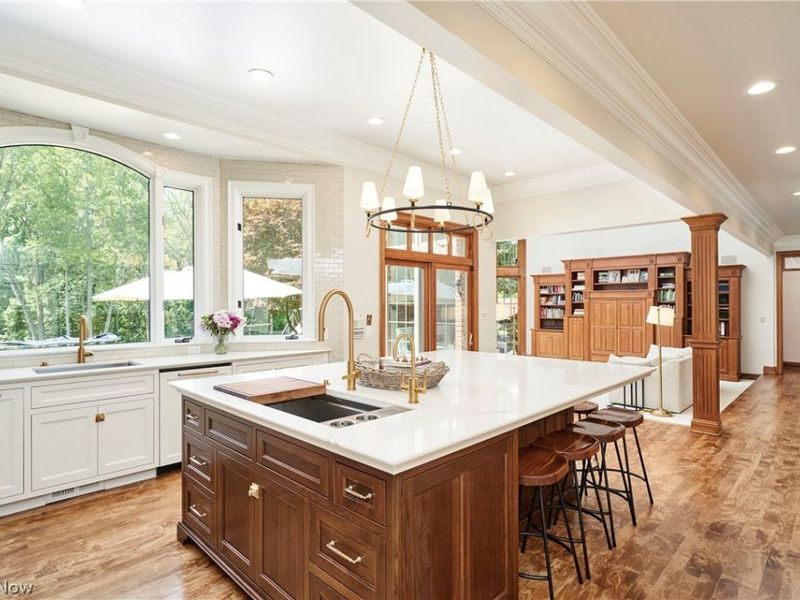 2120 Albertson Parkway, Cuyahoga Falls, OH 44223 Photo 3