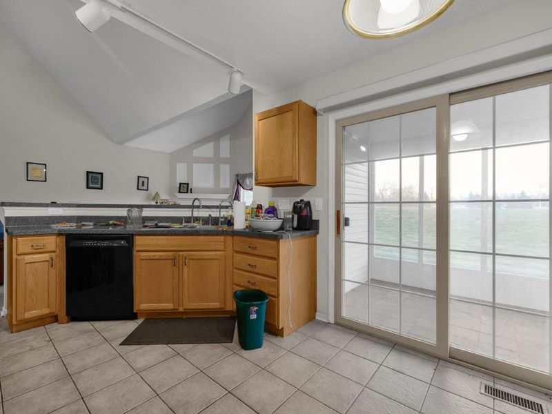 2390 Village At Bexley Drive, Columbus, OH 43209 Photo 15