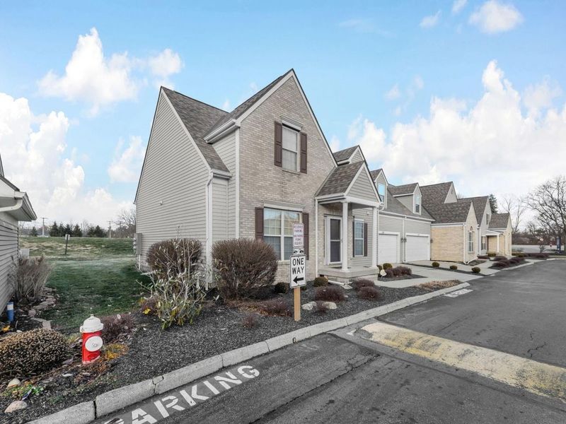 2390 Village At Bexley Drive, Columbus, OH 43209 Photo 2