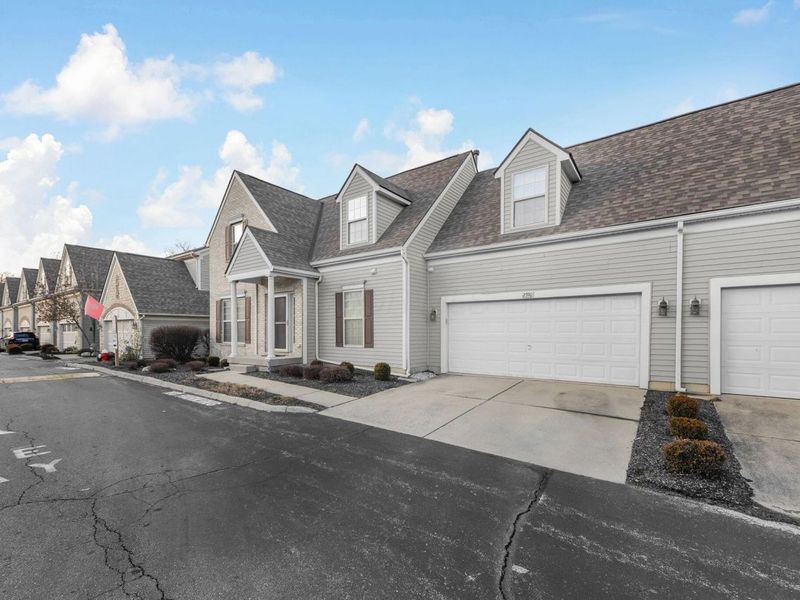 2390 Village At Bexley Drive, Columbus, OH 43209 Photo 3