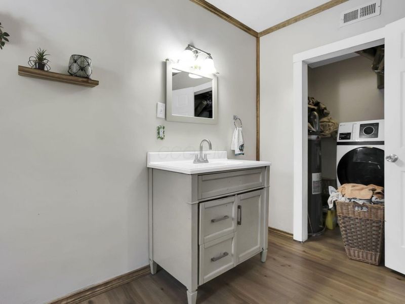 18 W Center Street , London, OH 43140 Photo 25