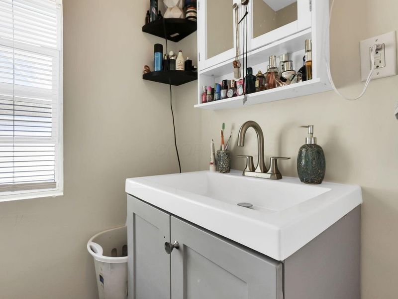 18 W Center Street , London, OH 43140 Photo 32