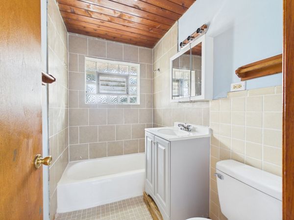 755 Dulles Road, Unit E, Des Plaines, IL 60016