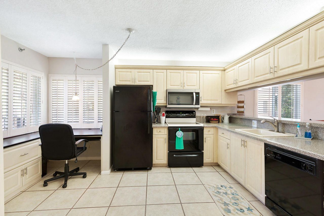 275 Palm Avenue, Unit A201, Jupiter, FL 33477 Photo