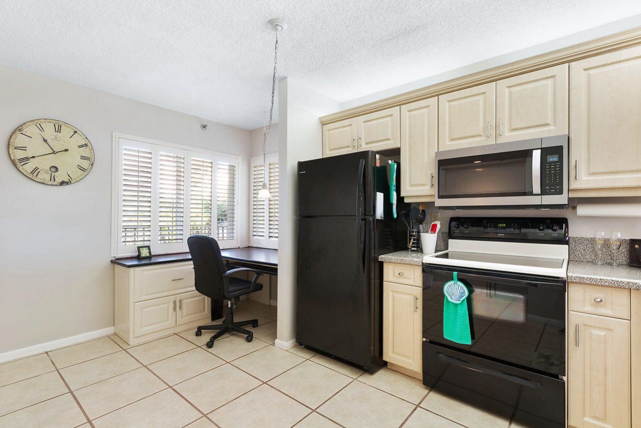 275 Palm Avenue, Unit A201, Jupiter, FL 33477 Photo
