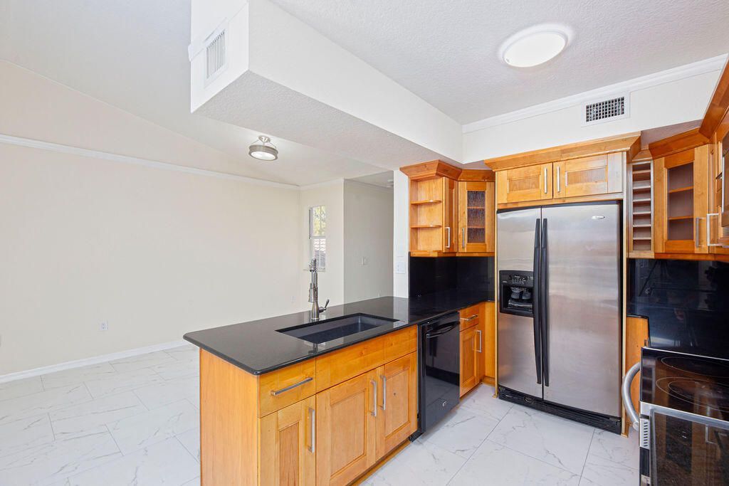 2400 Centergate Dr, Unit 202, Miramar, FL 33025 Photo