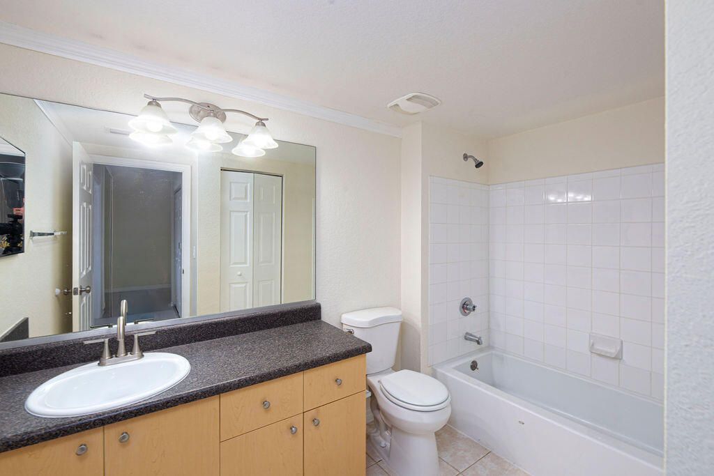 2400 Centergate Dr, Unit 202, Miramar, FL 33025 Photo