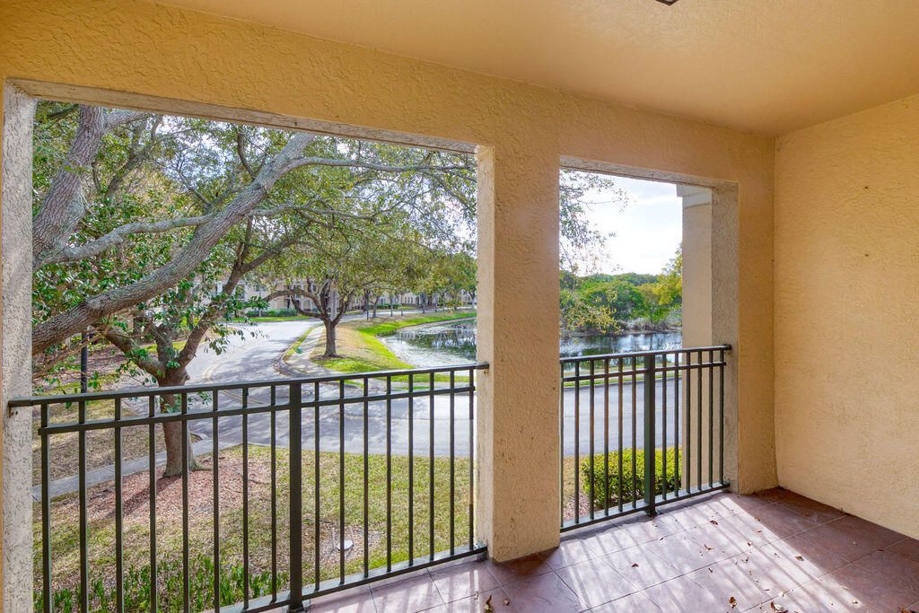 2400 Centergate Dr, Unit 202, Miramar, FL 33025 Photo