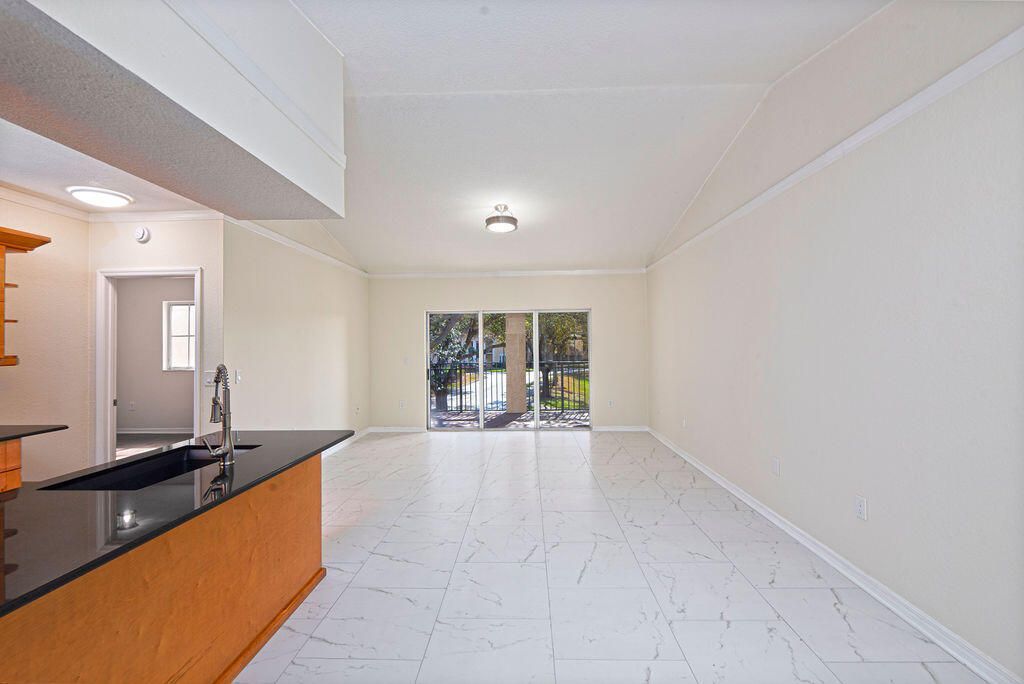 2400 Centergate Dr, Unit 202, Miramar, FL 33025 Photo