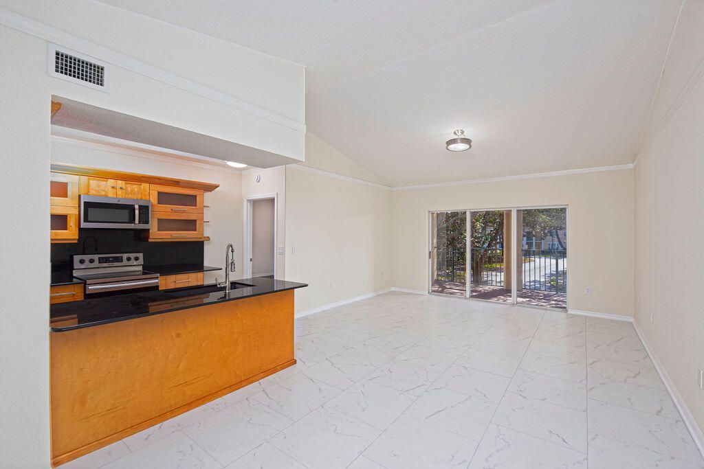 2400 Centergate Dr, Unit 202, Miramar, FL 33025 Photo