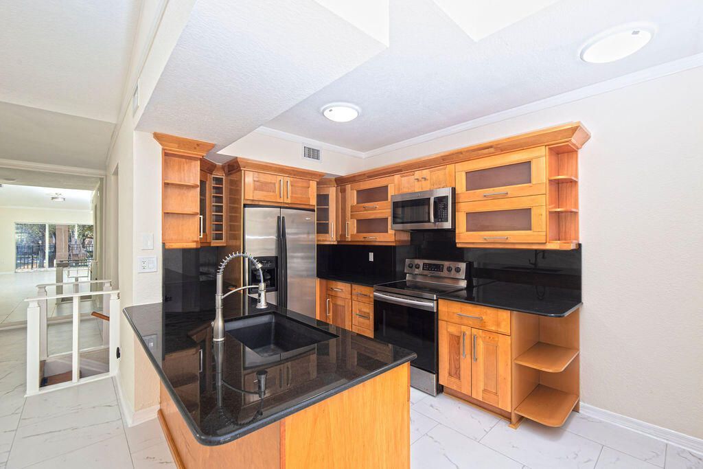 2400 Centergate Dr, Unit 202, Miramar, FL 33025 Photo