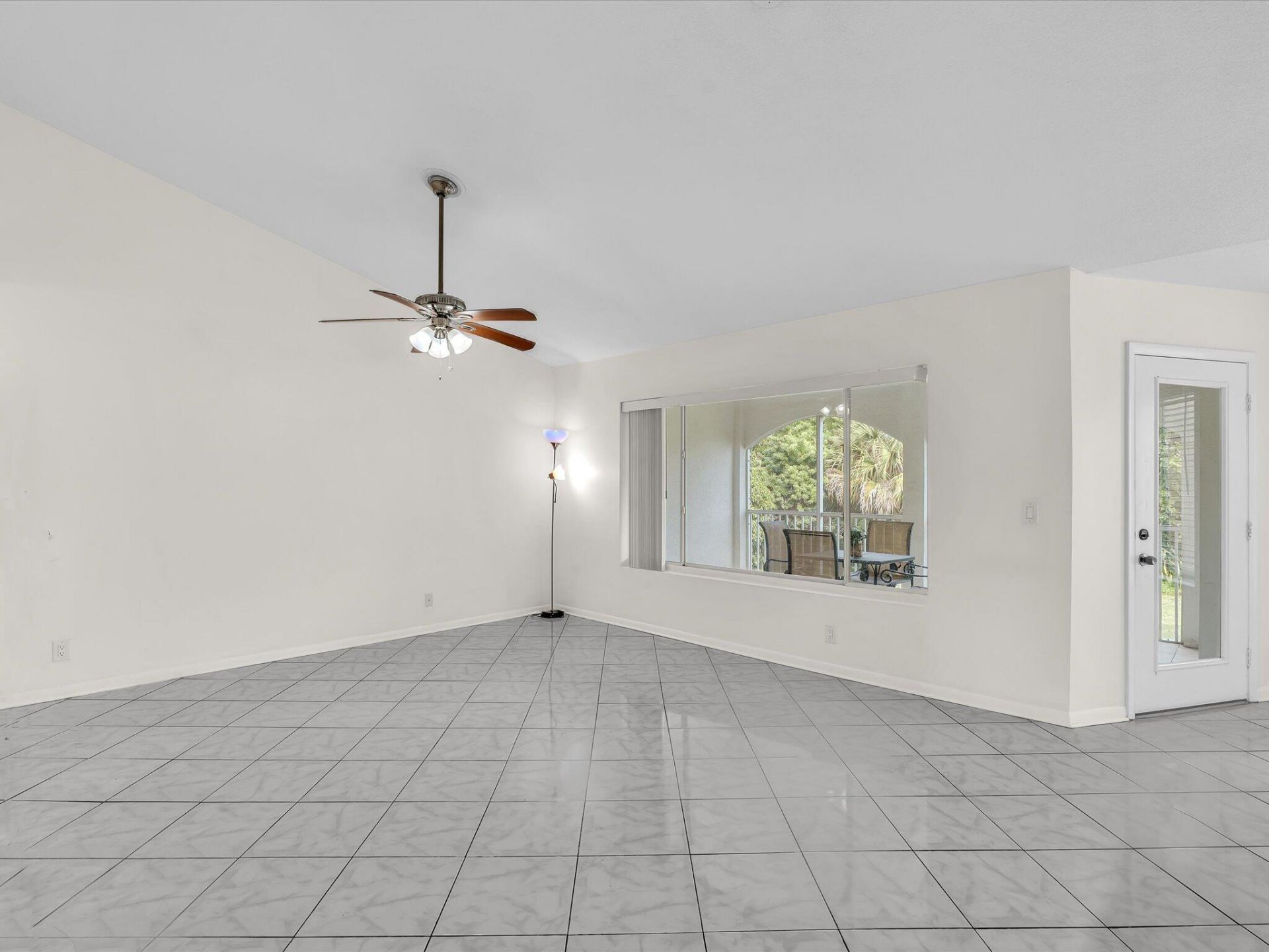 815 W Boynton Beach Boulevard, Unit 16-205, Boynton Beach, FL 33426 Photo