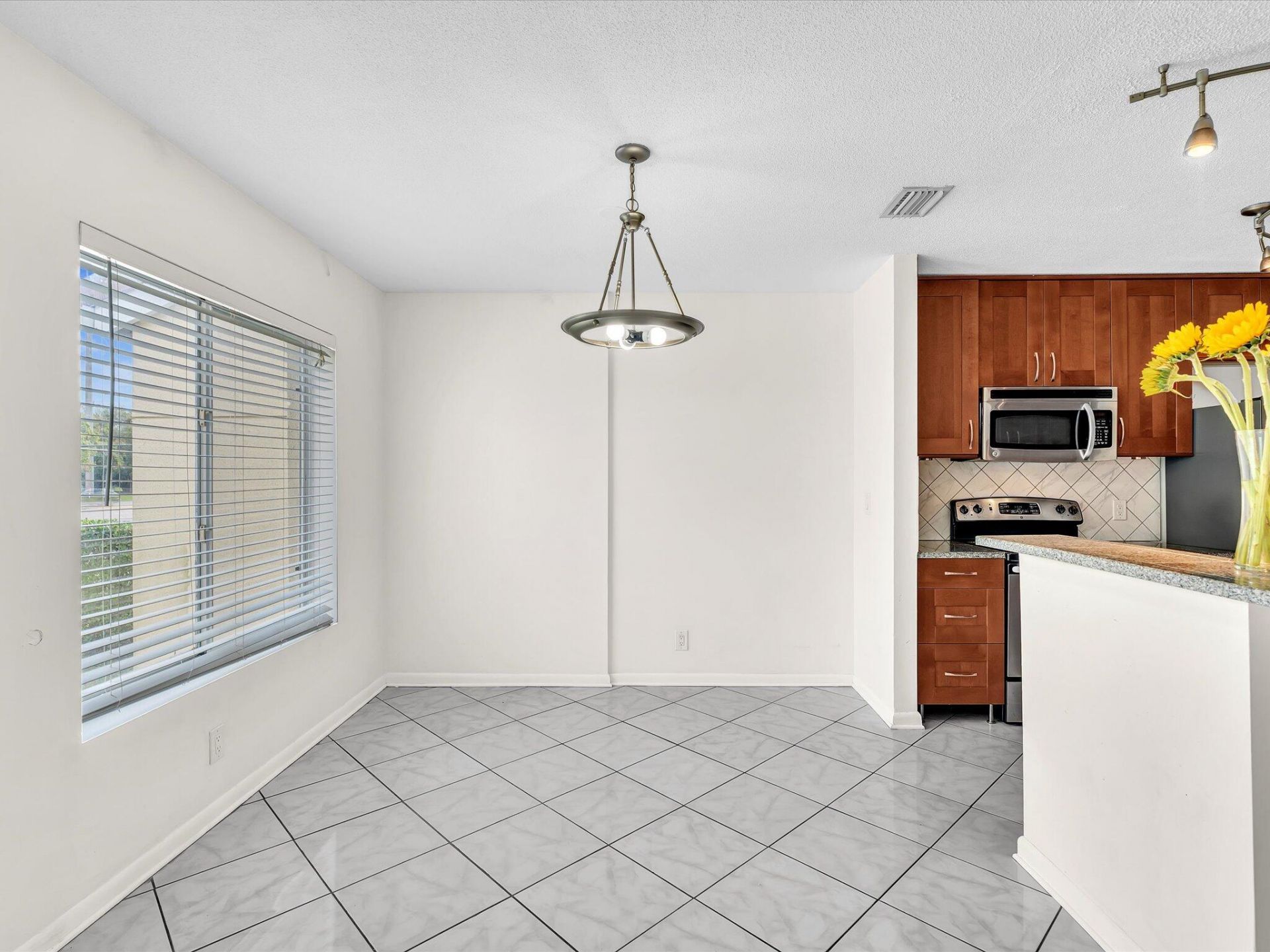 815 W Boynton Beach Boulevard, Unit 16-205, Boynton Beach, FL 33426 Photo