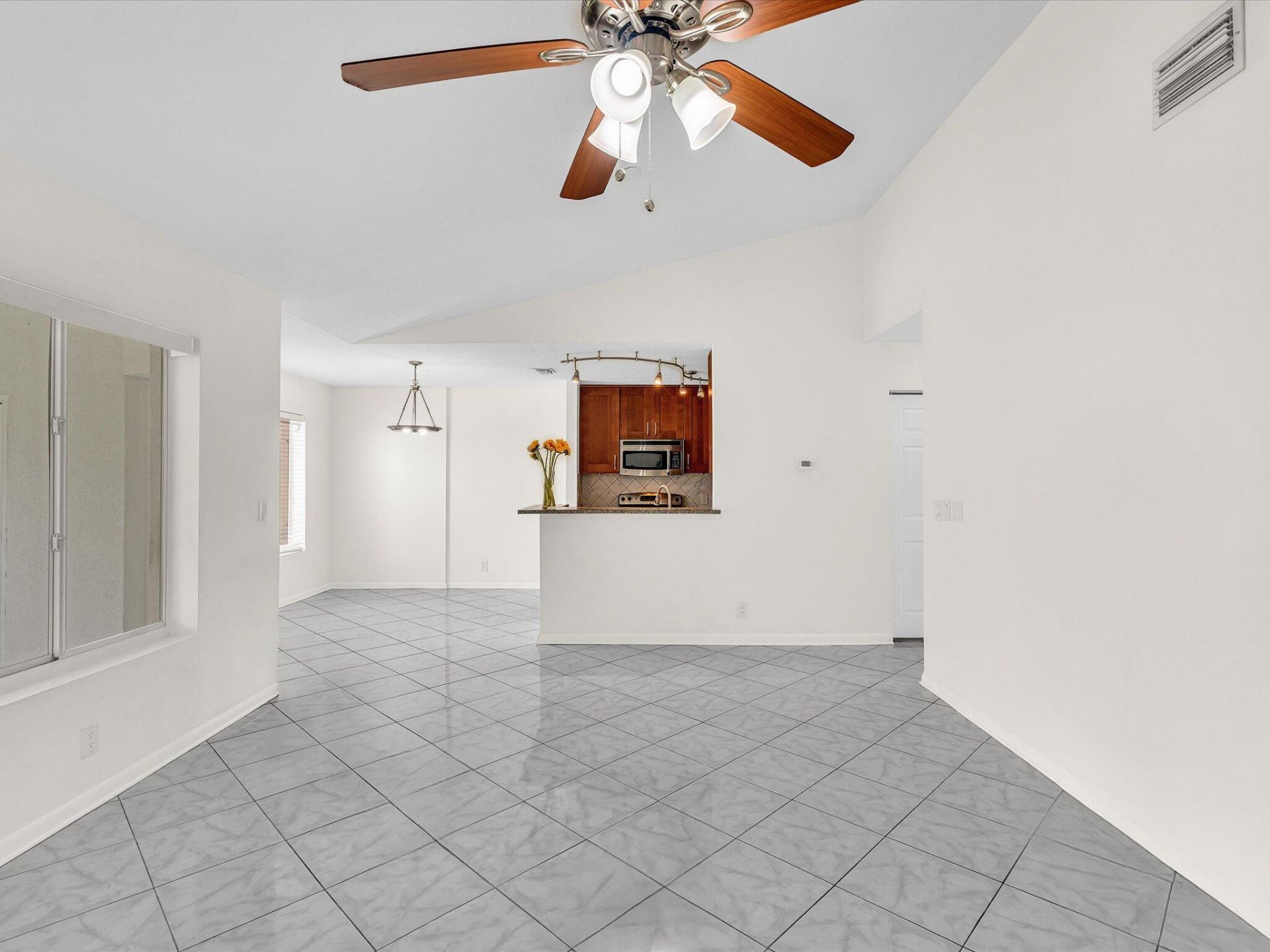 815 W Boynton Beach Boulevard, Unit 16-205, Boynton Beach, FL 33426 Photo