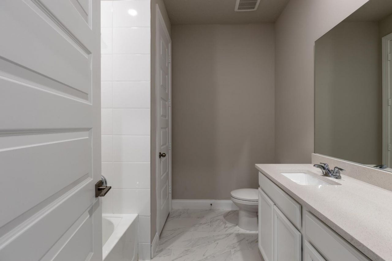 6632 NW Cloverdale Avenue, Port Saint Lucie, FL 34987 Photo