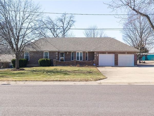 207 N 4th Street, Odessa, MO 64076