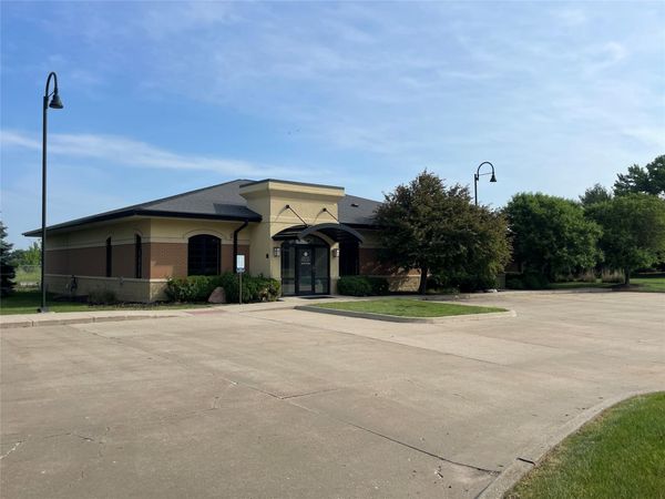 8501 Plum Drive , Urbandale, IA 50322