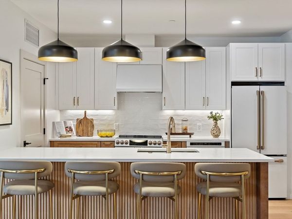 1025 Massachusetts Avenue, Unit 204, Arlington, MA 02476