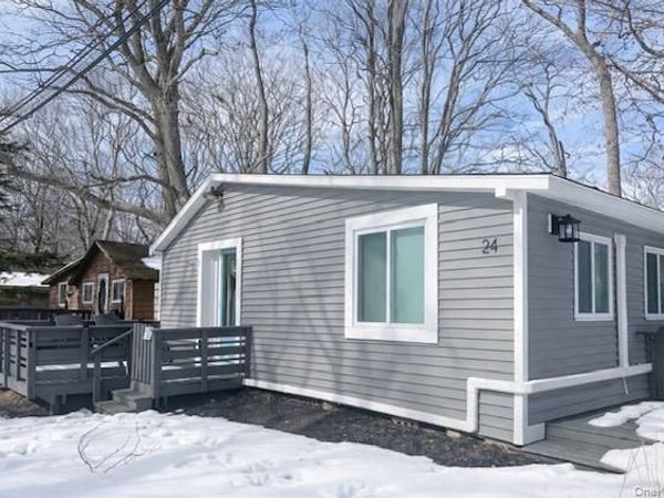 24 Anchor Path , Baiting Hollow, NY 11933