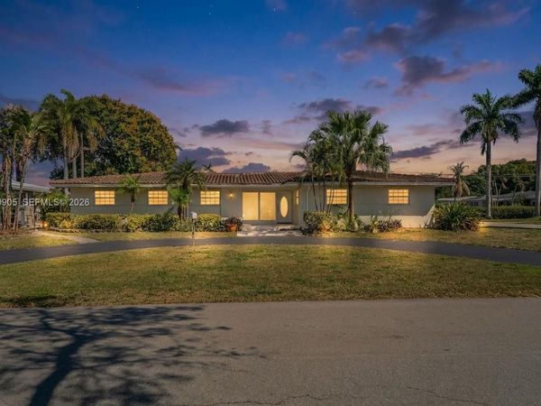 215 Entrada Dr , Unit 1, Hollywood, FL 33021