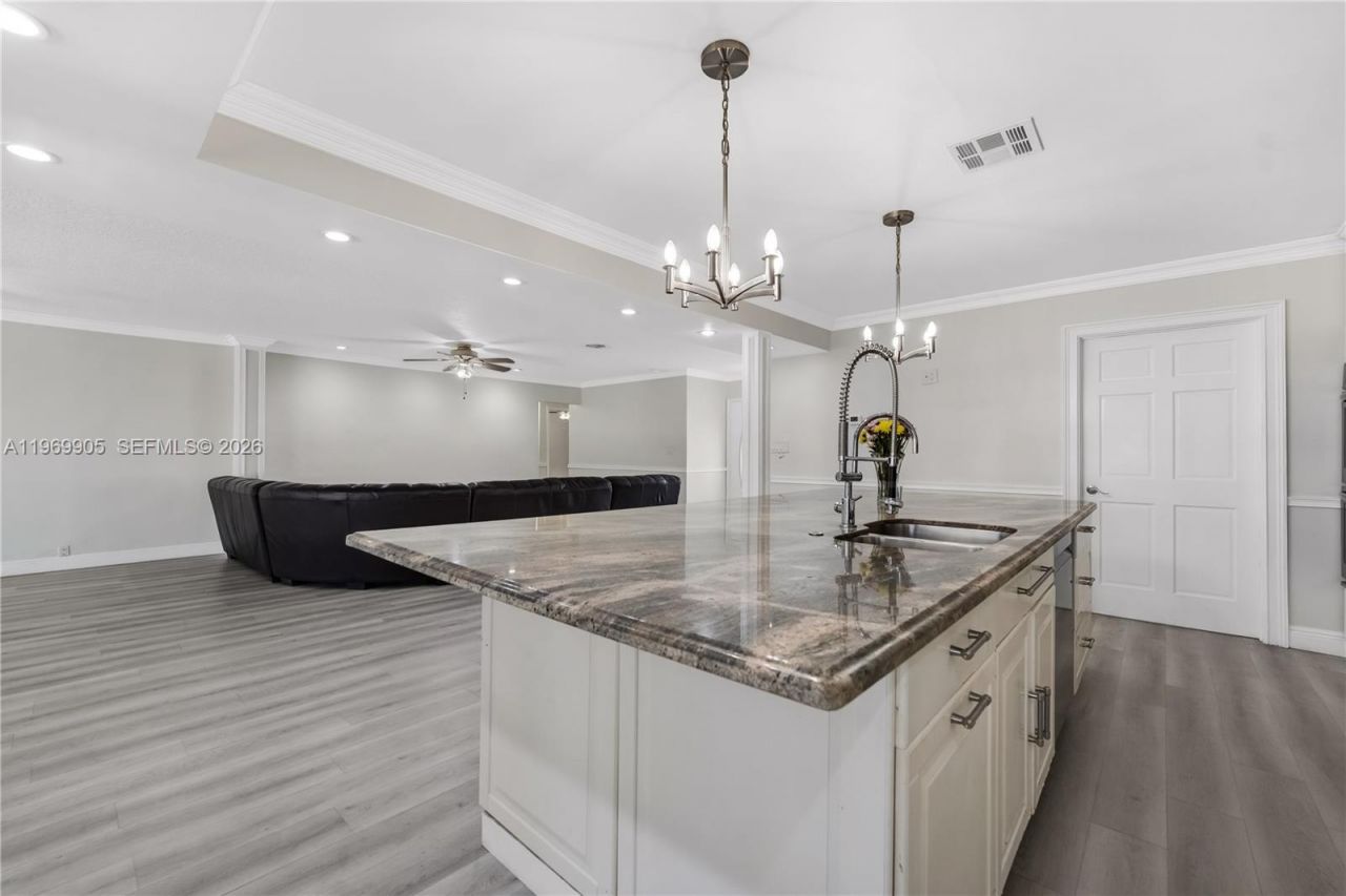 215 Entrada Dr , Unit 1, Hollywood, FL 33021 Photo